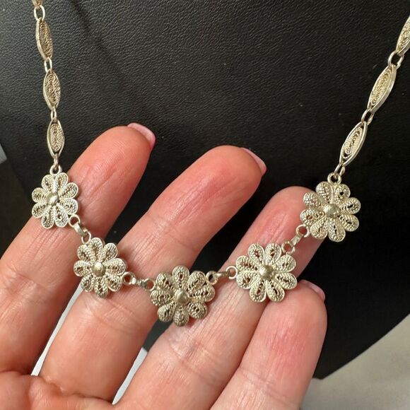 Floral filigree detailed sterling silver necklace and bracelet set! - Picture 5 of 8